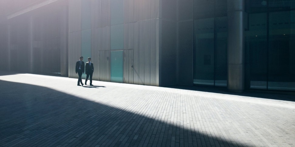 hedge-funds-people-walking-thumbnail