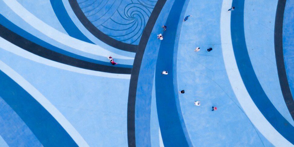 secondaries-people-walking-feature